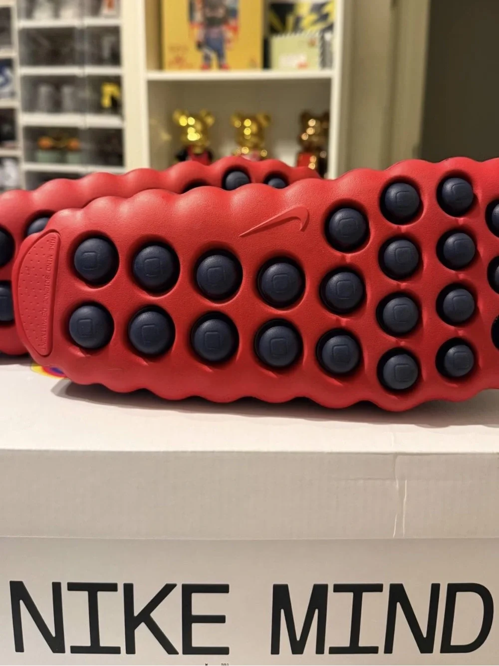nike mind slides team red- size 8